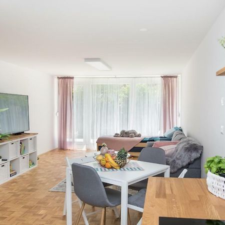 Family Apartment With Garden 卢布尔雅那 外观 照片