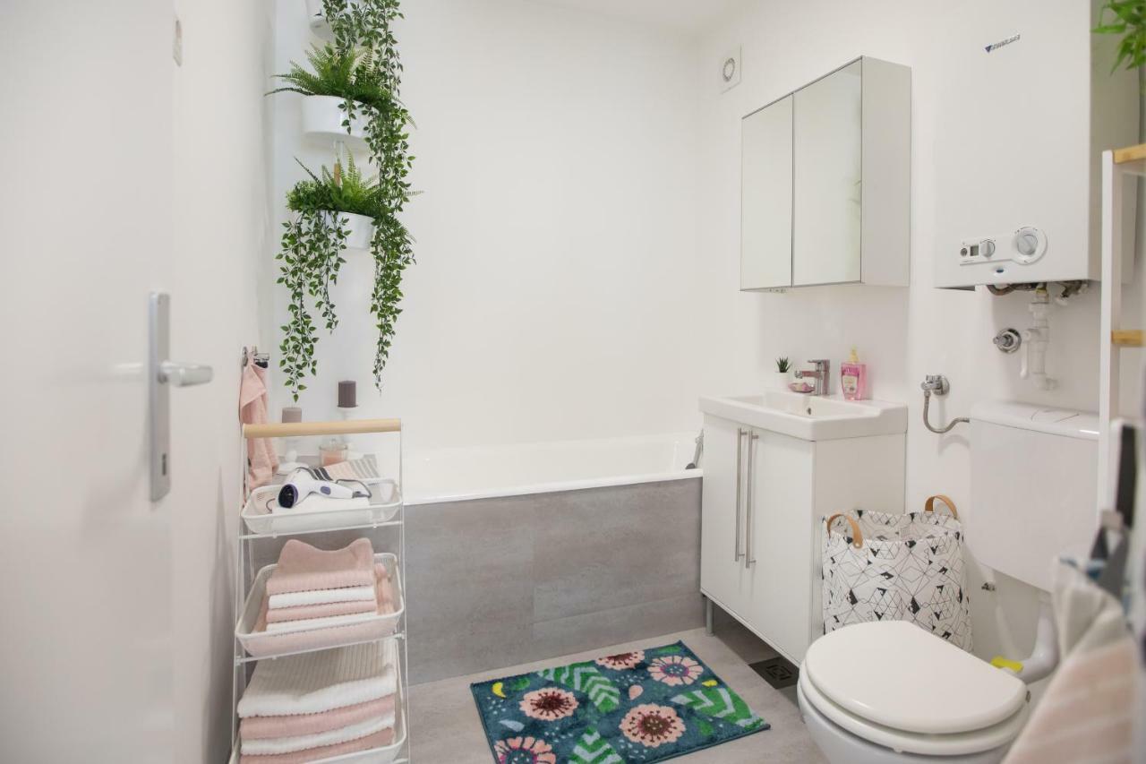 Family Apartment With Garden 卢布尔雅那 外观 照片